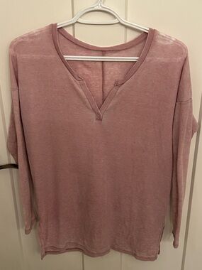 American Eagle Outfitters Blush Pink V-Neck Long Sleeve Top, size XS